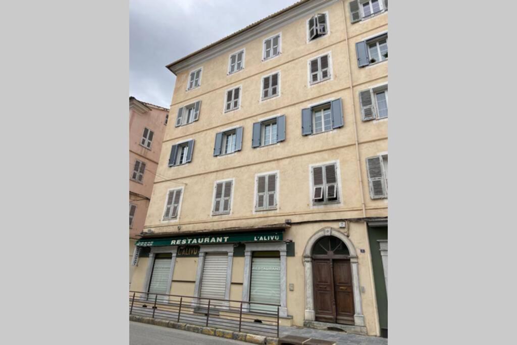 Magnifique Grand 30m2 Refait A Neuf En 2025 Lumineux 4 Couchages Hyper Centre Corte 13 Cours Paoli Wifi Tv Lave Linge